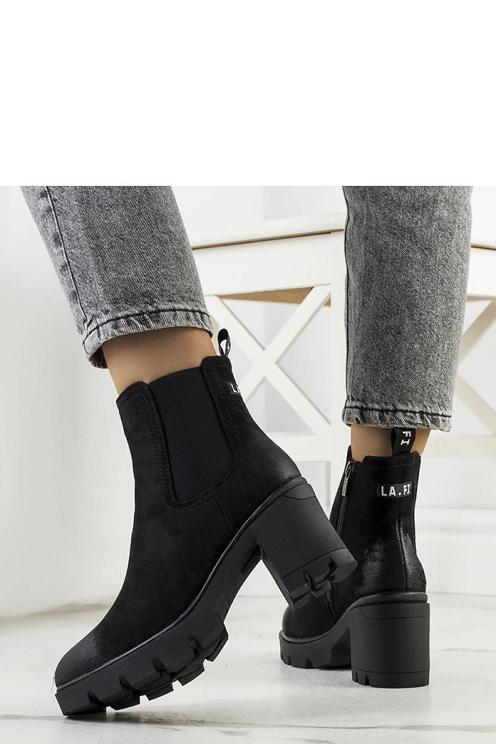Laarsjes op sleehak model 207093 Solea