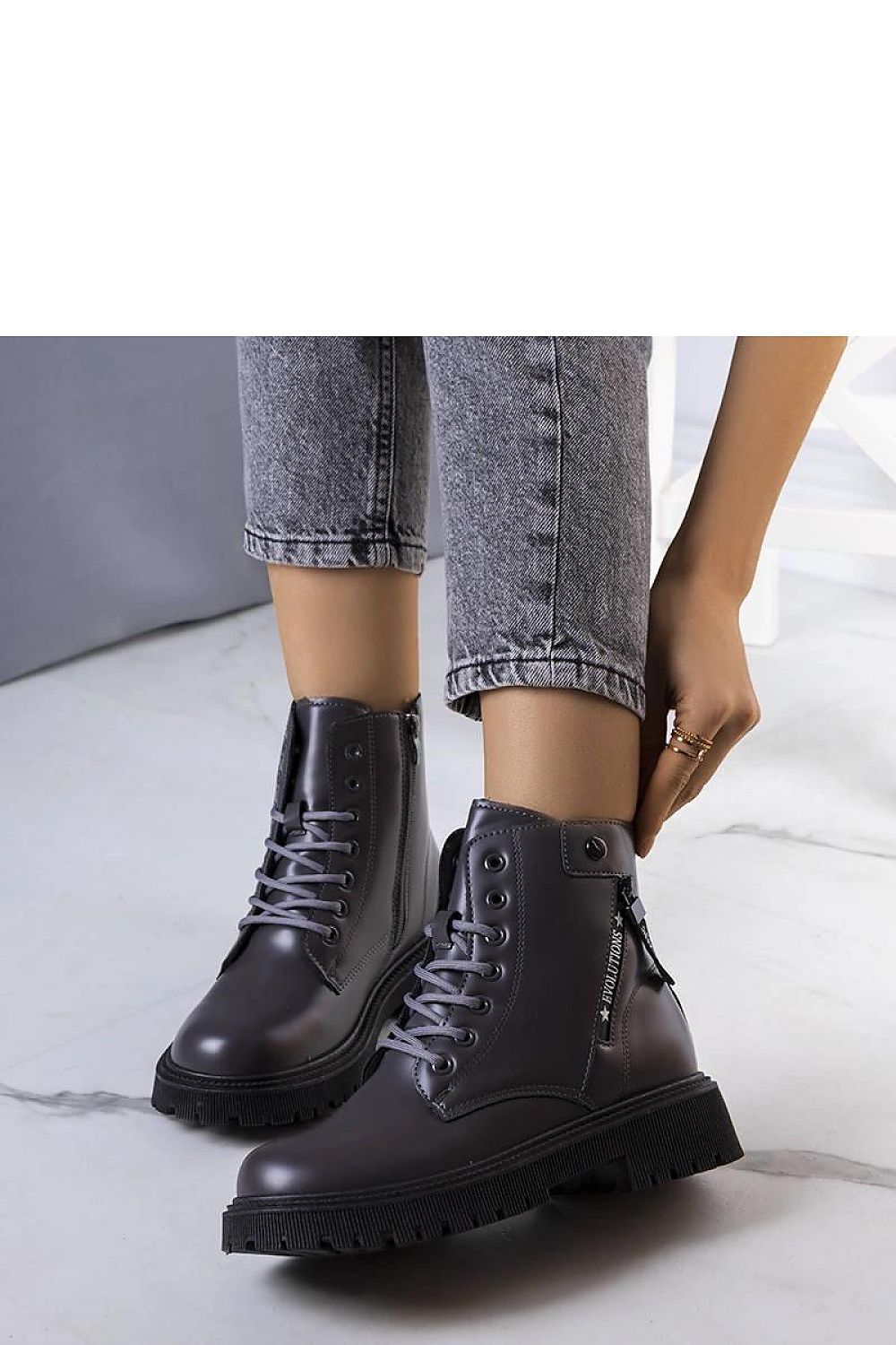  Laarsjes model 205885 Solea 